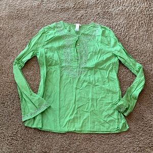Woman’s long sleeve top